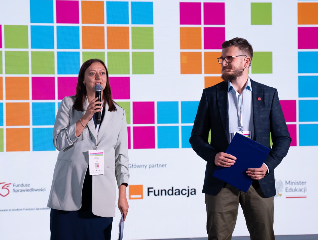 Konferencja "Safer Internet". Anna Rywczyńska z NASK i Maciej Kępka z Fundacji Dajemy Dzieciom Siłę